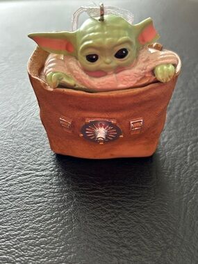 Hallmark Star Wars The Mandalorian Grogu in Satchel Ornament - NEW No Box